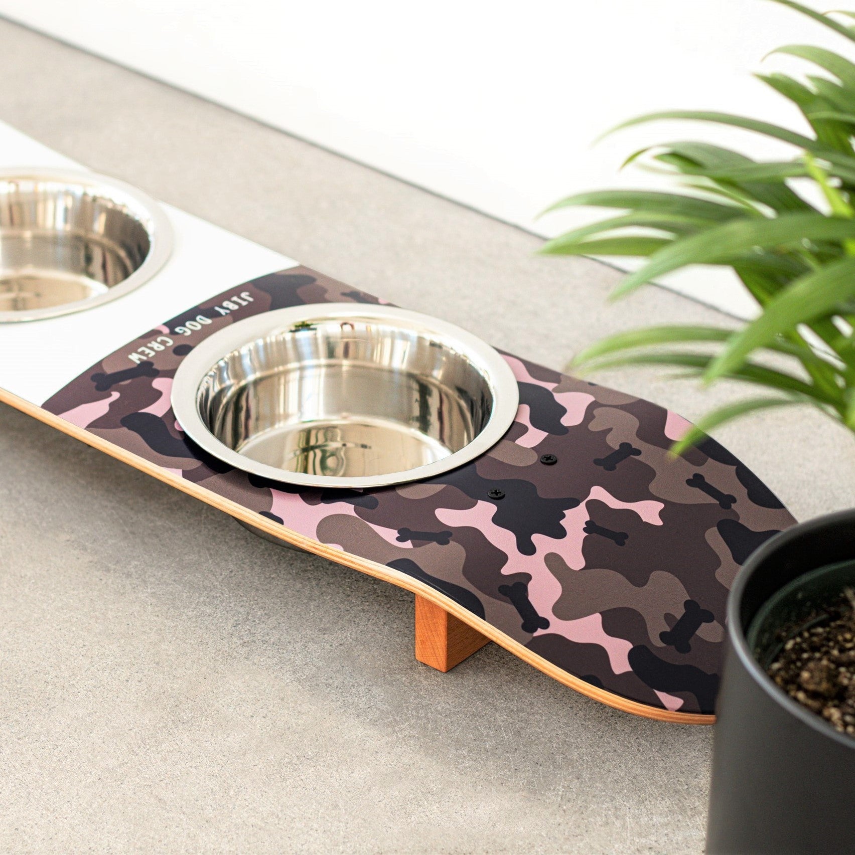 http://jibydogcrew.com/cdn/shop/files/Camo-Bar-2-Skatebowl-Skateboard-Dog-Bowl-Feeder-Stand.jpg?v=1699334609